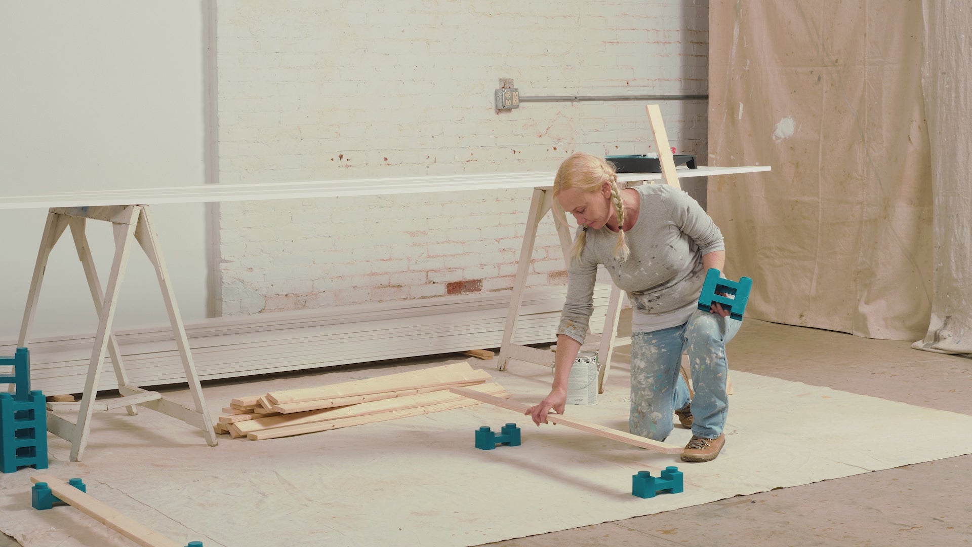 Quick video demonstration of painter stacking PaintBlox and layering painted boards